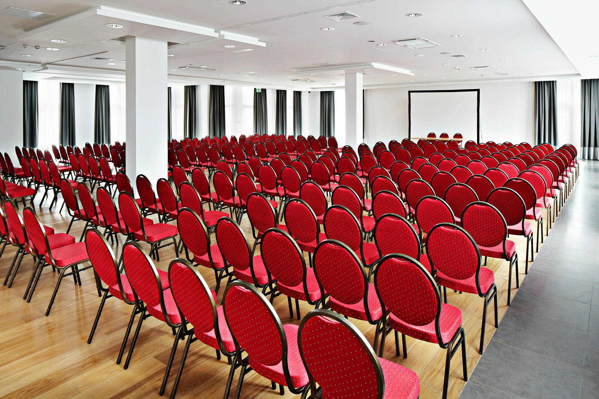 konferencja teatralnie tył